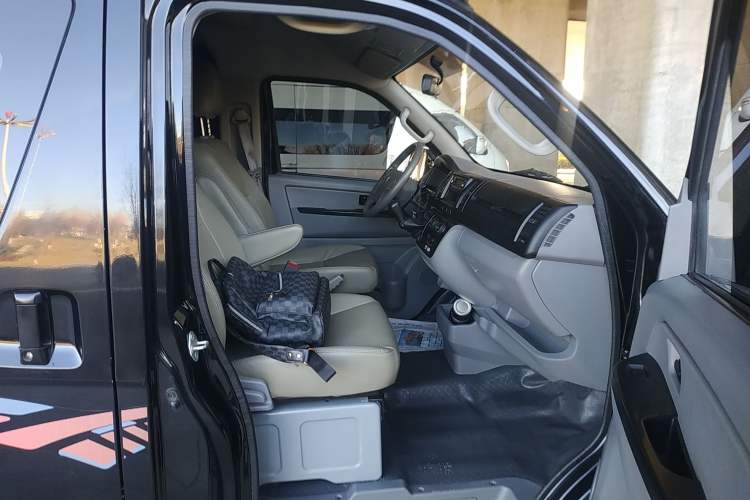 Used King Long Kairui Haoke 2021 2.0L Tiguan Comfort 9-Seater High-Roof 1TZS Right Front Seat