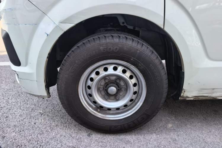 Used King Long Kairui Haoke 2021 2.0L Changyun Standard 6-Seater Flat Roof 1TZS Left Front Wheel Hub