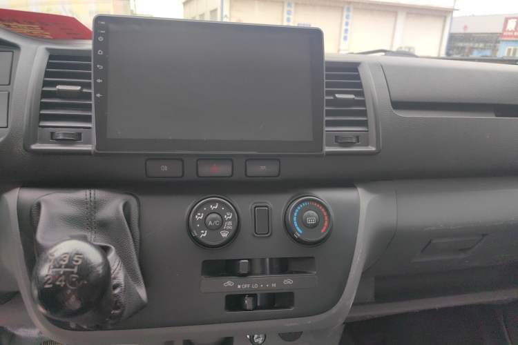 Used King Long Kairui Haoke 2022 2.0L Changyun Standard 6-Seater Flat Roof 1TZS Audio And AC Panel