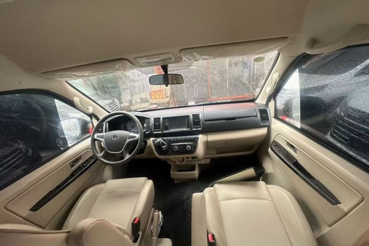 Used King Long Kairui Haoke 2022 2.0L Tiguan Comfort 9-Seater High-Roof 1TZS Interior 1