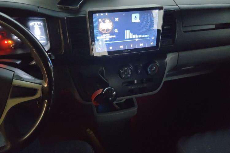Used King Long Kairui Haoke 2022 2.0L Tiguan Comfort 9-Seater High-Roof 1TZS Audio And AC Panel
