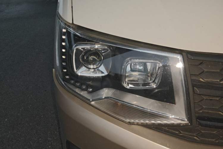 Used King Long Kairui Haoke 2022 2.0L Tiguan Comfort 9-Seater High-Roof 1TZS Right Front Headlight