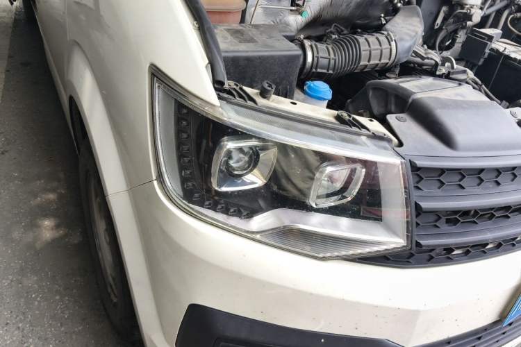 Used King Long Kairui Haoke 2022 2.0L Changyun Standard 6-Seater Flat Roof 1TZS Right Front Headlight