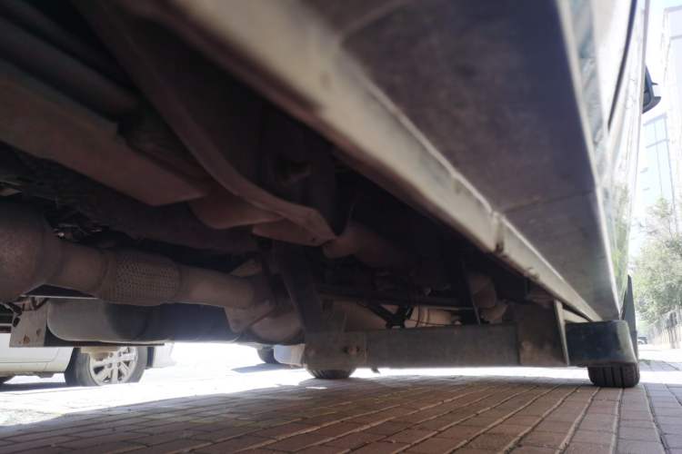 Used King Long Kaite 2018 2.8T Shangchai Business Vehicle SC28R Chassis Rear Right