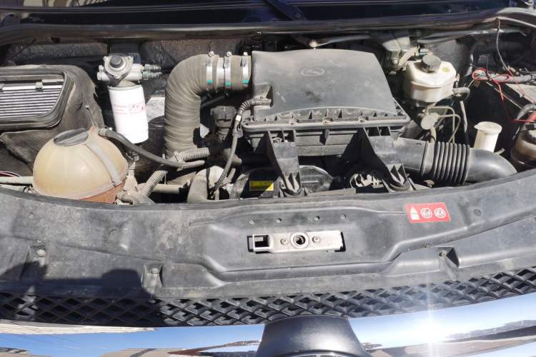 Used King Long Kaite 2018 2.8T Shangchai Business Vehicle SC28R Engine Bay
