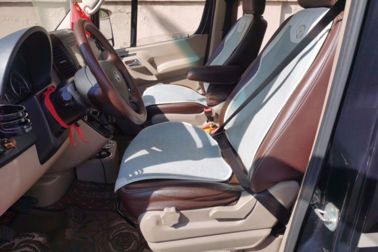 Used King Long Kaite 2018 2.8T Shangchai Business Vehicle SC28R Left Front Seat