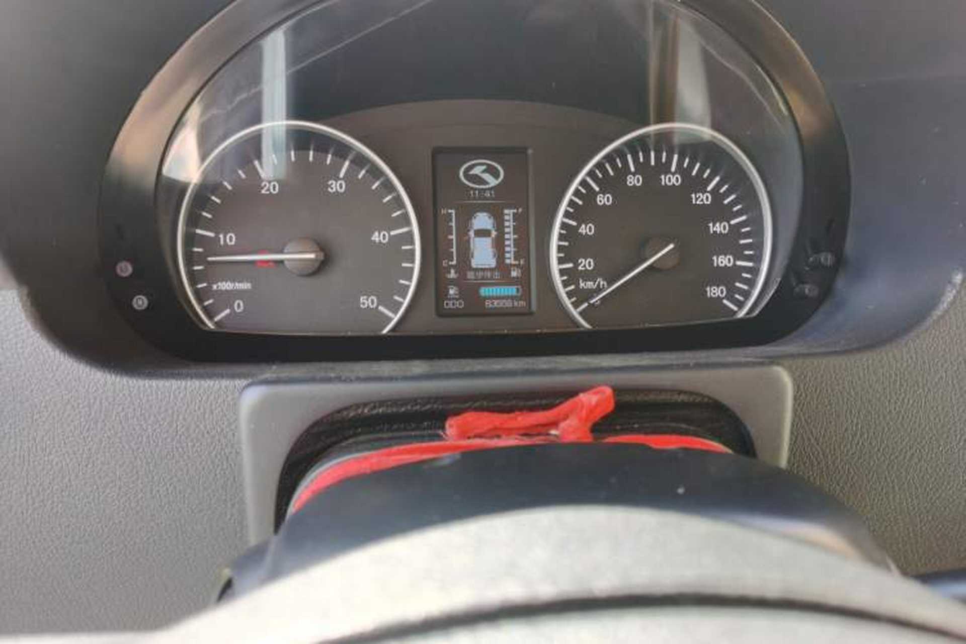 Used King Long Kaite 2018 2.8T Shangchai Business Vehicle SC28R Odometer Close Up
