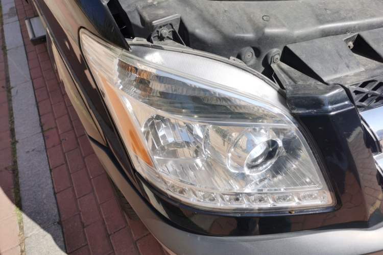 Used King Long Kaite 2018 2.8T Shangchai Business Vehicle SC28R Right Front Headlight