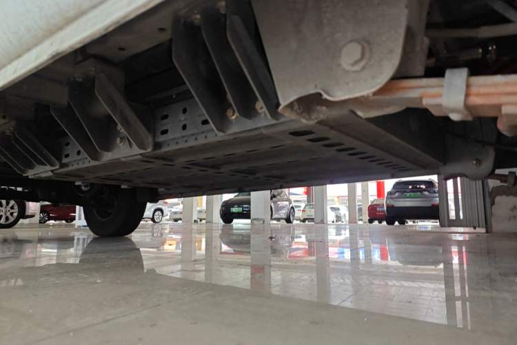 Used King Long Longyao 6 2022 Innovative Hang 38.64 kWh Van Series Chassis Rear Left