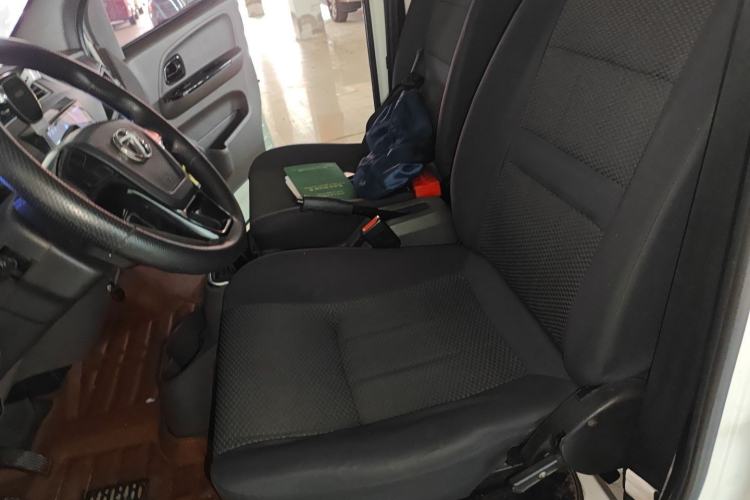 Used King Long Longyao 6 2022 Innovative Hang 38.64 kWh Van Series Left Front Seat