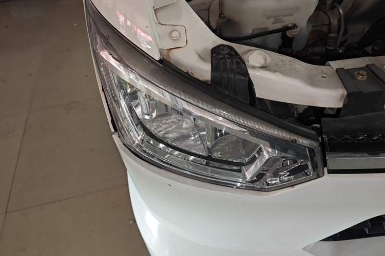 Used King Long Longyao 6 2022 Innovative Hang 38.64 kWh Van Series Right Front Headlight
