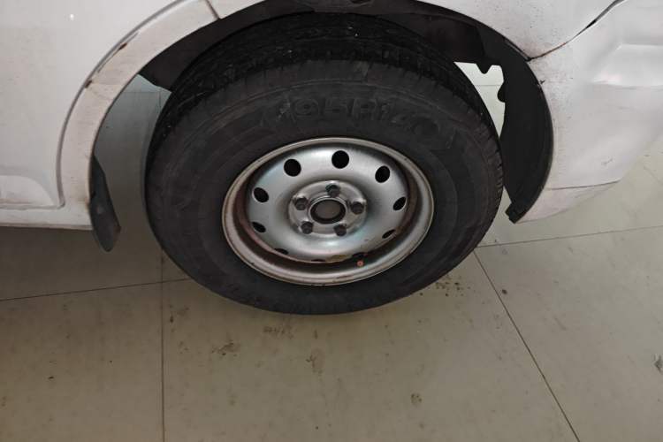 Used King Long Longyao 6 2022 Innovative Hang 38.64 kWh Van Series Right Front Wheel Hub