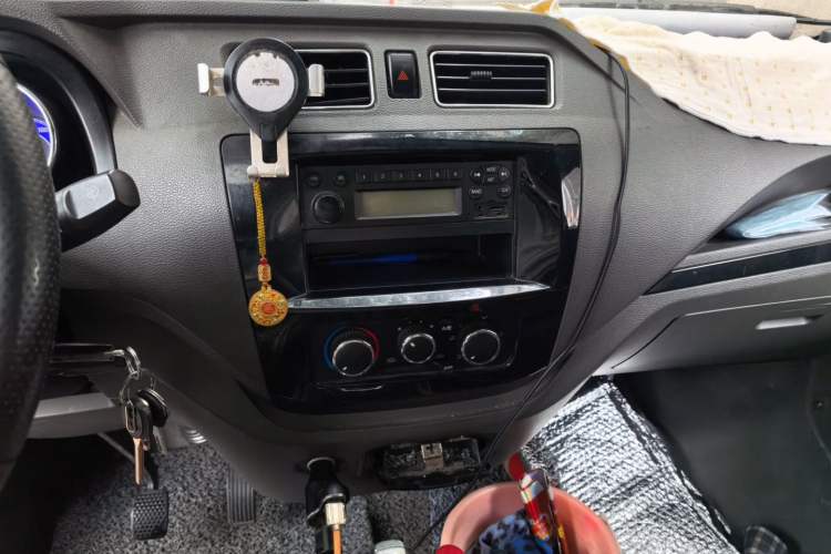 Used King Long Longyao 6 2022 Van Series with CATL 38.64 kWh Power Battery Audio And AC Panel