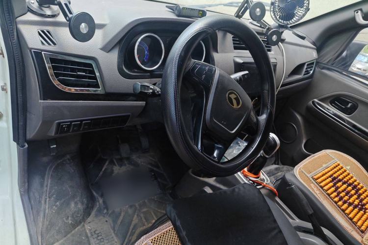 Used King Long Longyao 6 2022 Innovative Hang 38.64 kWh Van Series Center Console