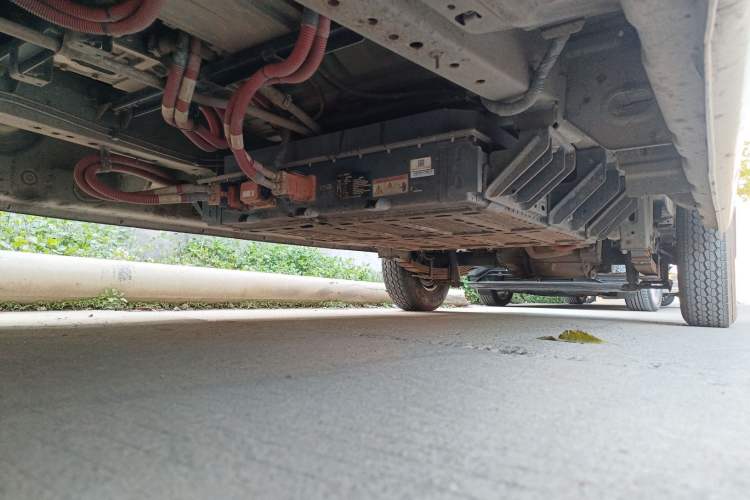 Used King Long Longyao 6 2022 Innovative Hang 38.64 kWh Van Series Chassis Front Left