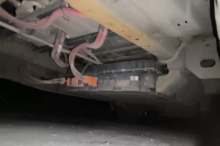 Used King Long Longyao 6 2022 Innovative Hang 38.64 kWh Van Series Chassis Front Left