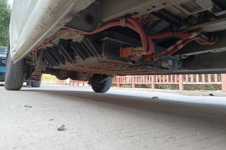 Used King Long Longyao 6 2022 Innovative Hang 38.64 kWh Van Series Chassis Front Right