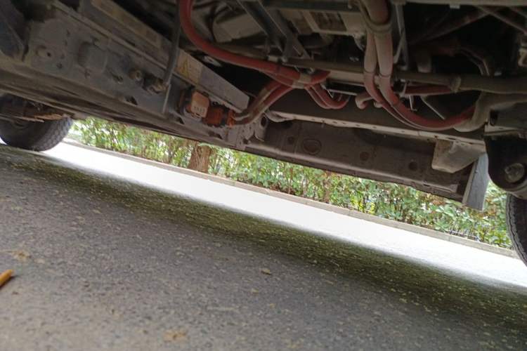 Used King Long Longyao 6 2022 Van Series CATL 41.86 kWh Chassis Front Right