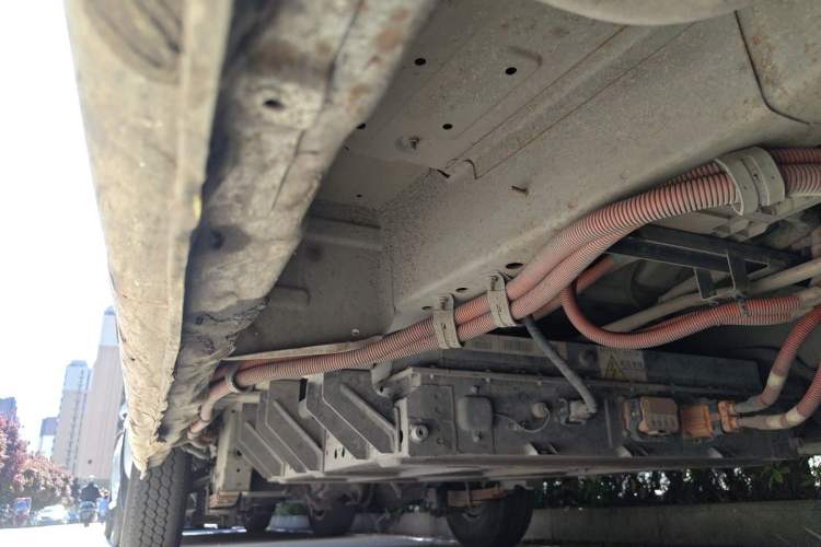 Used King Long Longyao 6 2022 Van Series CATL 41.86 kWh Chassis Front Right