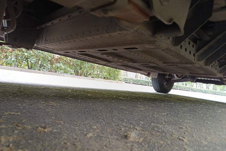 Used King Long Longyao 6 2022 Van Series CATL 41.86 kWh Chassis Rear Right