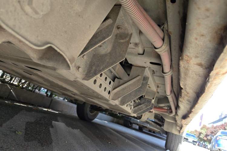 Used King Long Longyao 6 2022 Van Series CATL 41.86 kWh Chassis Rear Right