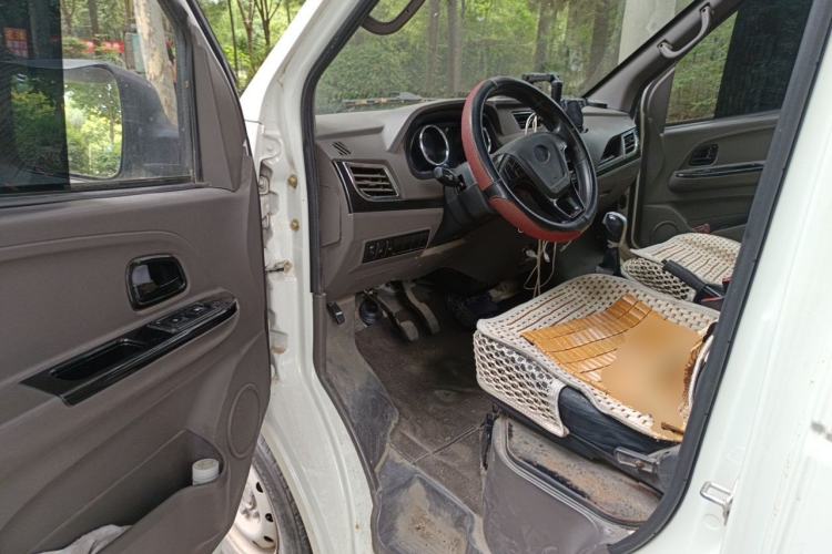 Used King Long Longyao 6 2022 Van Series CATL 41.86 kWh Driver Seat