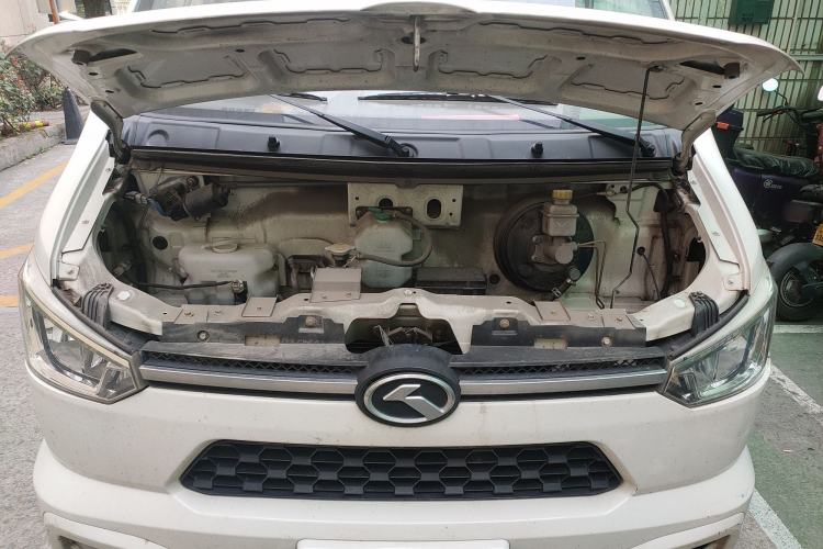 Used King Long Longyao 6 2022 Innovative Hang 38.64 kWh Van Series Engine Bay