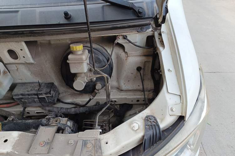 Used King Long Longyao 6 2022 Innovative Hang 38.64 kWh Van Series Engine Bay Left