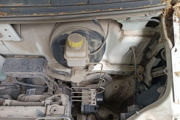 Used King Long Longyao 6 2022 Van Series CATL 41.86 kWh Engine Bay Left