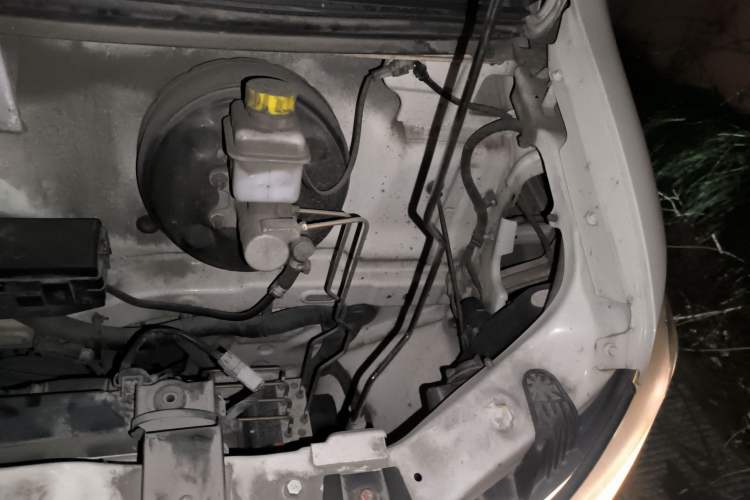Used King Long Longyao 6 2022 Innovative Hang 38.64 kWh Van Series Engine Bay Left