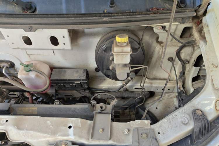 Used King Long Longyao 6 2022 Van Series CATL 41.86 kWh Engine Bay Left