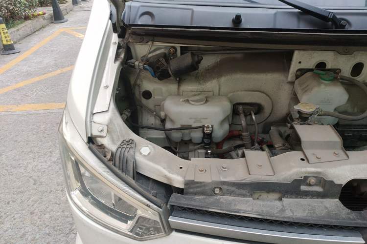 Used King Long Longyao 6 2022 Innovative Hang 38.64 kWh Van Series Engine Bay Right