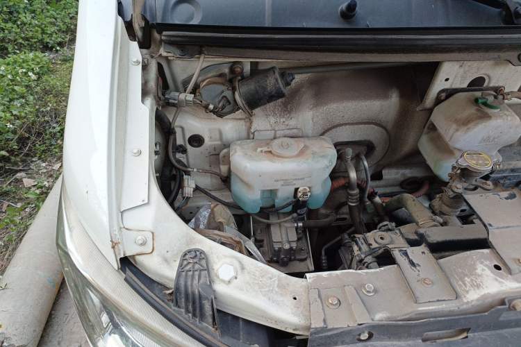 Used King Long Longyao 6 2022 Innovative Hang 38.64 kWh Van Series Engine Bay Right