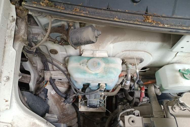 Used King Long Longyao 6 2022 Van Series CATL 41.86 kWh Engine Bay Right