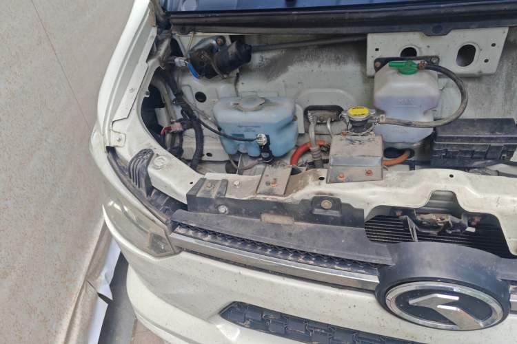 Used King Long Longyao 6 2022 Innovative Hang 38.64 kWh Van Series Engine Bay Right