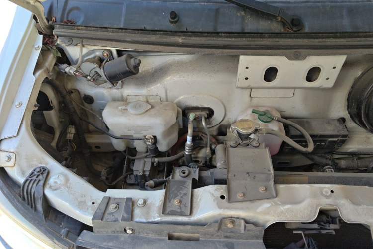 Used King Long Longyao 6 2022 Van Series CATL 41.86 kWh Engine Bay Right