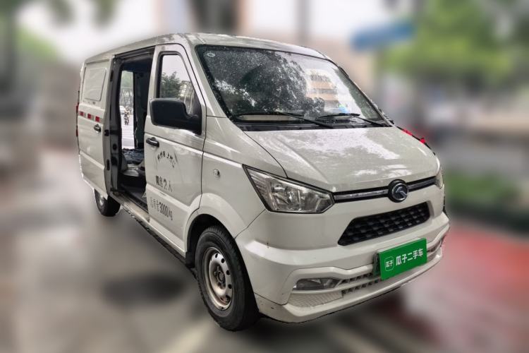 Used King Long Longyao 6 2022 Van Series with CATL 38.64 kWh Power Battery Front Right 45 Deg