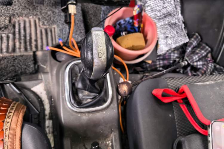 Used King Long Longyao 6 2022 Van Series with CATL 38.64 kWh Power Battery Gear Lever