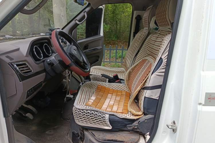 Used King Long Longyao 6 2022 Van Series CATL 41.86 kWh Left Front Seat