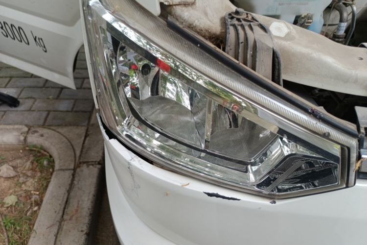 Used King Long Longyao 6 2022 Van Series CATL 41.86 kWh Right Front Headlight