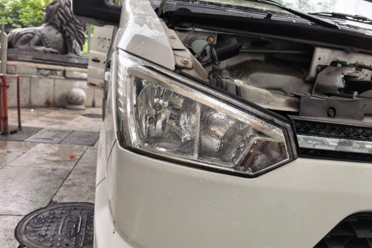 Used King Long Longyao 6 2022 Van Series with CATL 38.64 kWh Power Battery Right Front Headlight