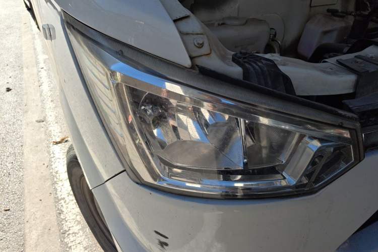 Used King Long Longyao 6 2022 Van Series CATL 41.86 kWh Right Front Headlight