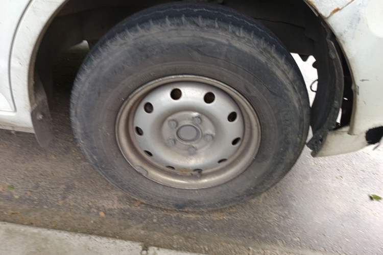Used King Long Longyao 6 2022 Van Series CATL 41.86 kWh Right Front Wheel Hub