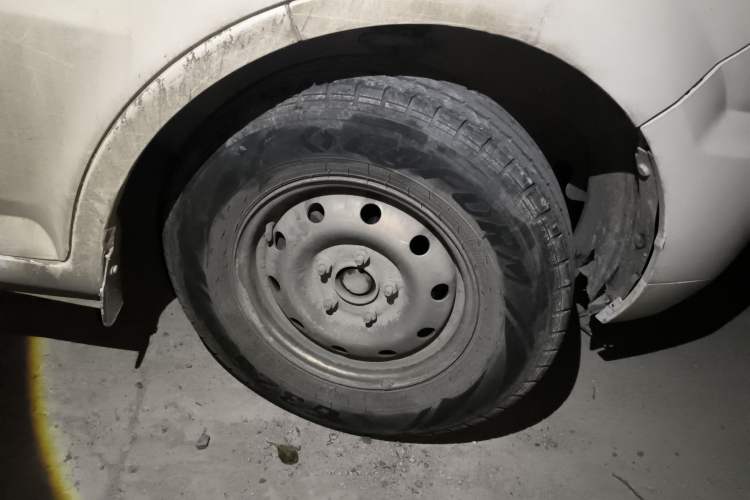 Used King Long Longyao 6 2022 Innovative Hang 38.64 kWh Van Series Right Front Wheel Hub