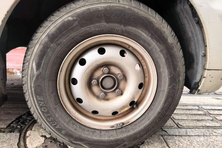 Used King Long Longyao 6 2022 Van Series with CATL 38.64 kWh Power Battery Right Front Wheel Hub
