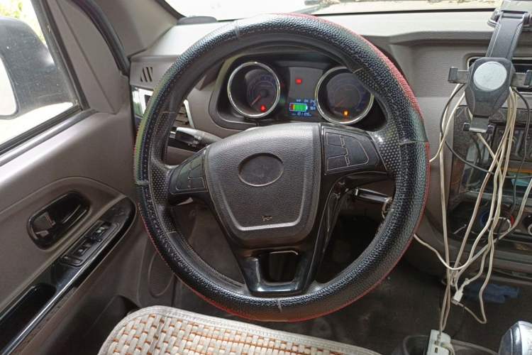 Used King Long Longyao 6 2022 Van Series CATL 41.86 kWh Steering Wheel