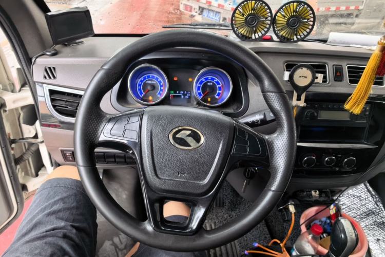 Used King Long Longyao 6 2022 Van Series with CATL 38.64 kWh Power Battery Steering Wheel