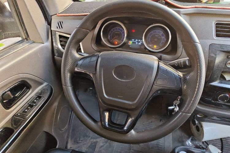 Used King Long Longyao 6 2022 Van Series CATL 41.86 kWh Steering Wheel