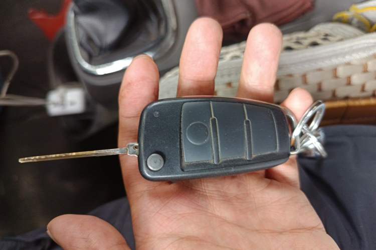Used King Long Longyao 6 2022 Van Series CATL 41.86 kWh Vehicle Key