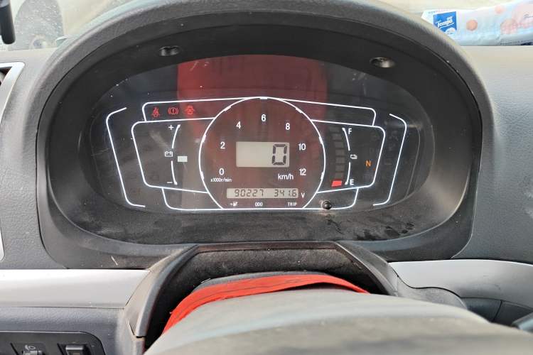 Used King Long Longyao 8 2021 41-Foot Cargo Van with Mid-Roof Instrument Cluster